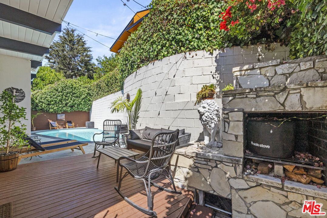 Exterior, Fireplace, Pool
