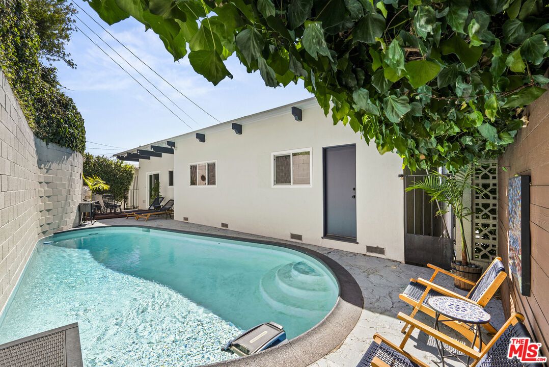 Exterior, Pool