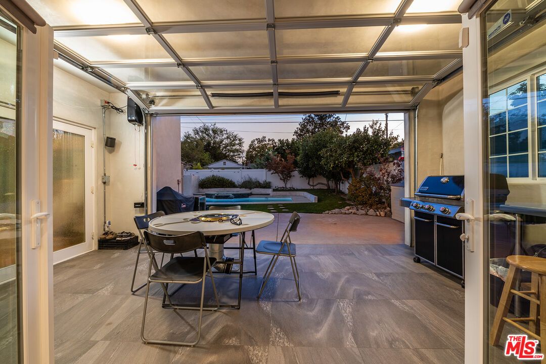 Exterior, Interior, Sun Room