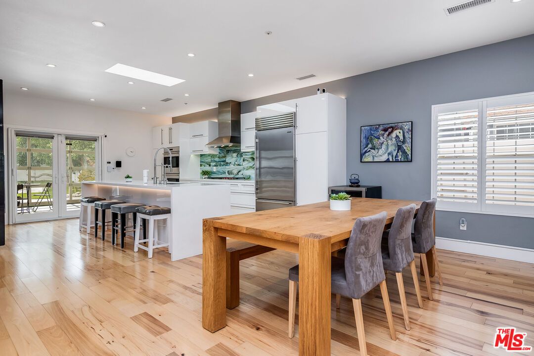 Dining room, Interior, Kitchen, Recessed Lighting, Stainless Steel Appliances, Wood Texture Flooring