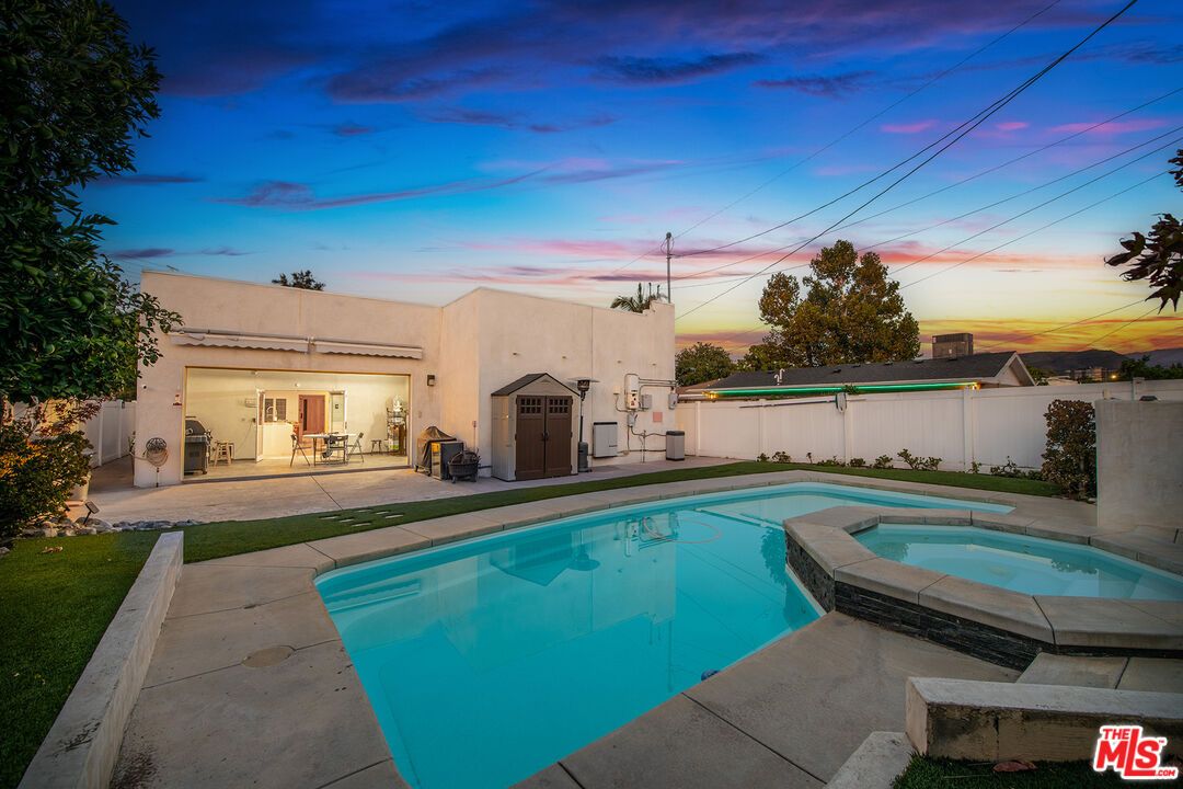 Exterior, Pool