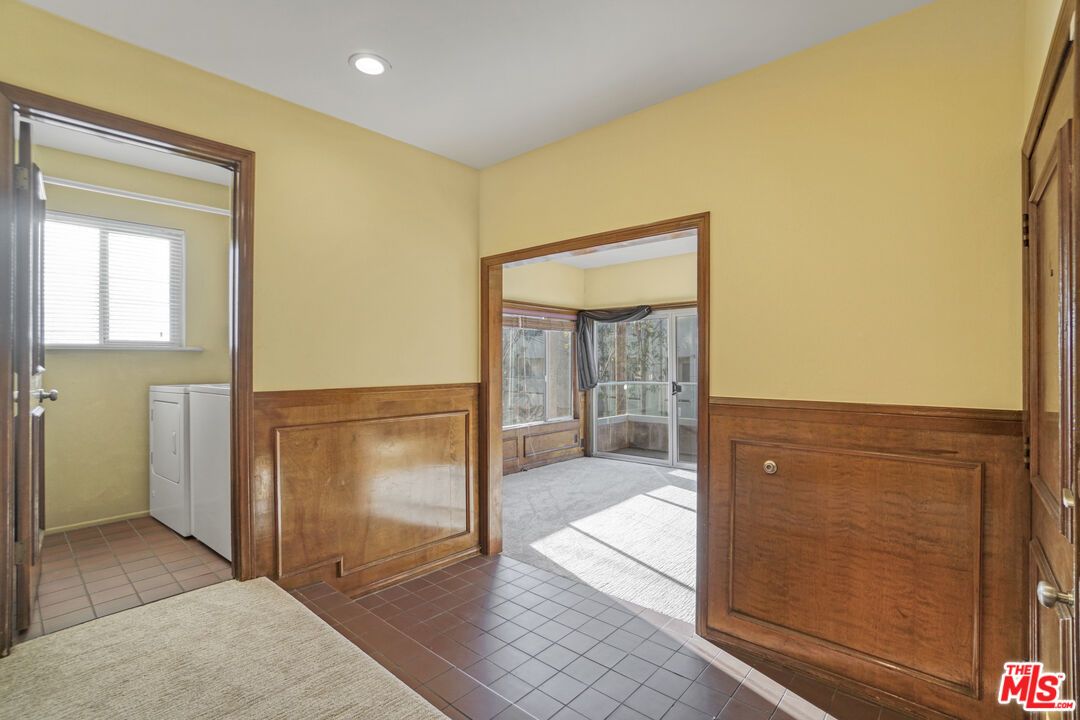 Empty room, Interior, Recessed Lighting, Washer