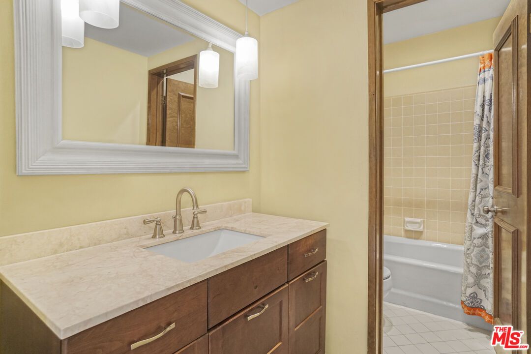 Bathroom, Interior, Pendant Lights