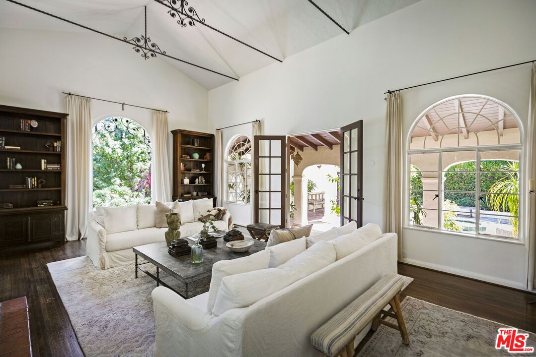 Interior, Living room, Pendant Lights, Wood Texture Flooring