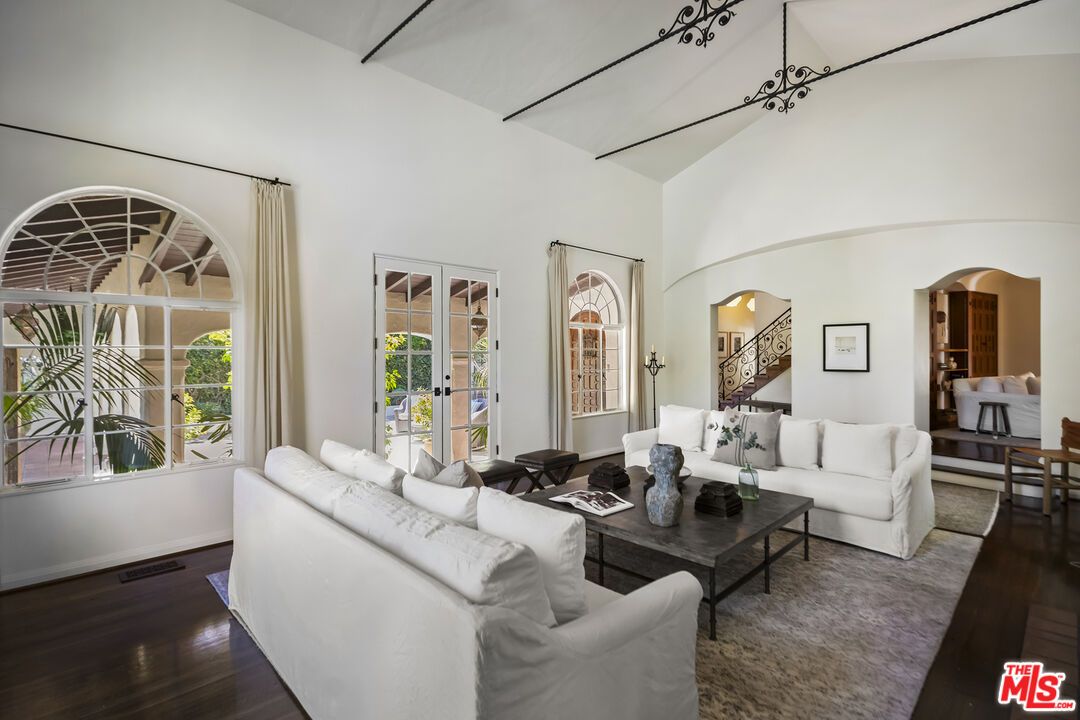 Interior, Living room, Pendant Lights, Wood Texture Flooring