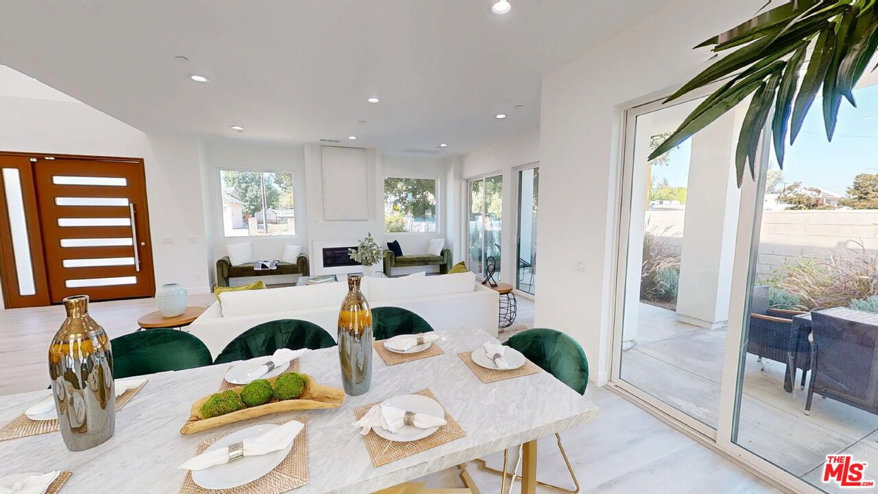 Dining room, Interior, Living room, Recessed Lighting