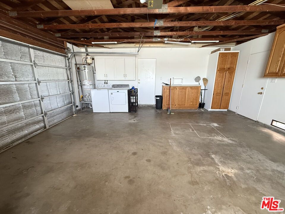Garage, Interior, Washer, Wooden Beams