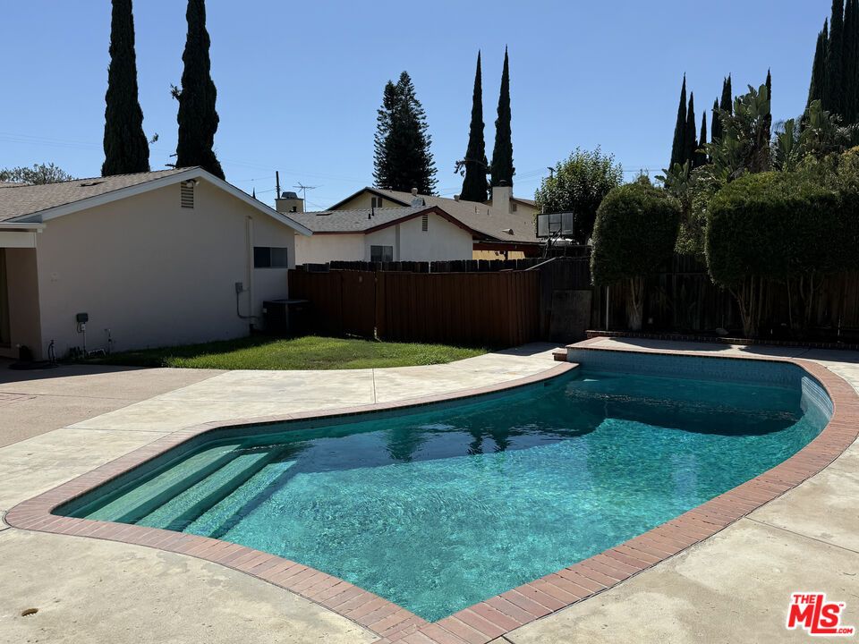 Exterior, Pool