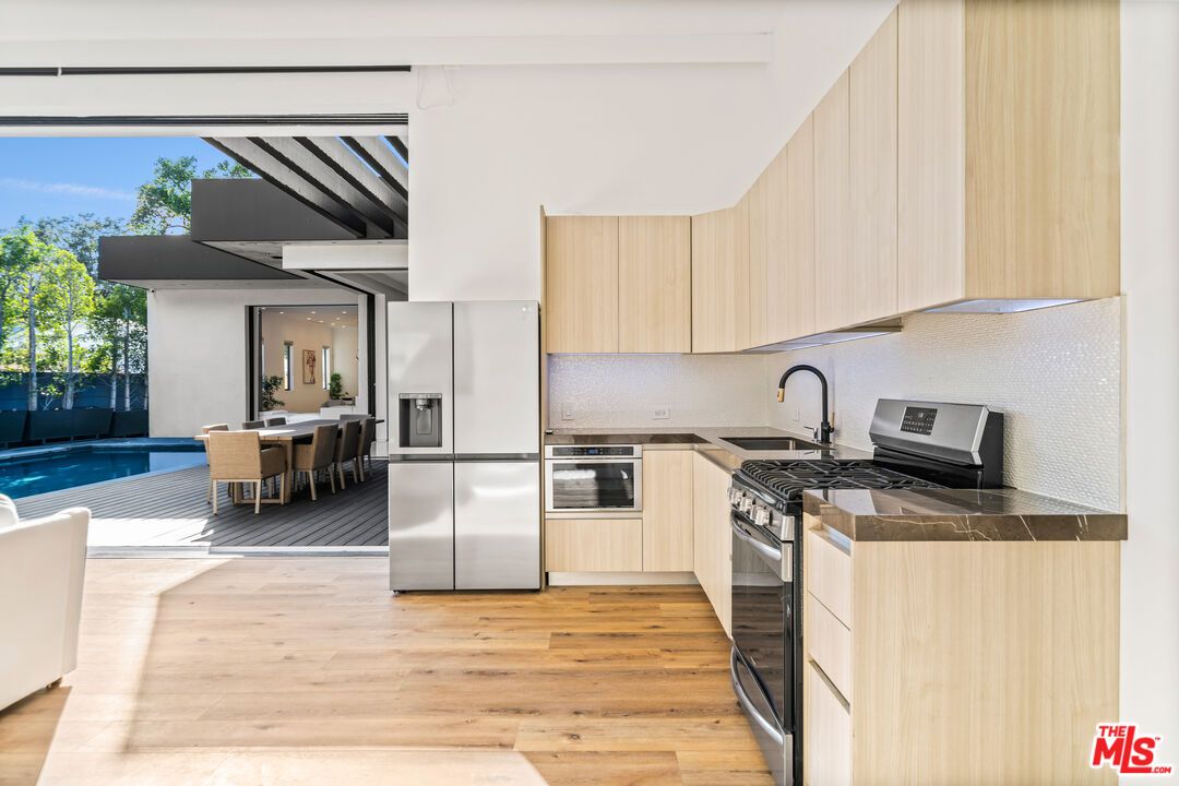Dining room, Interior, Kitchen, Stainless Steel Appliances, Wood Texture Flooring
