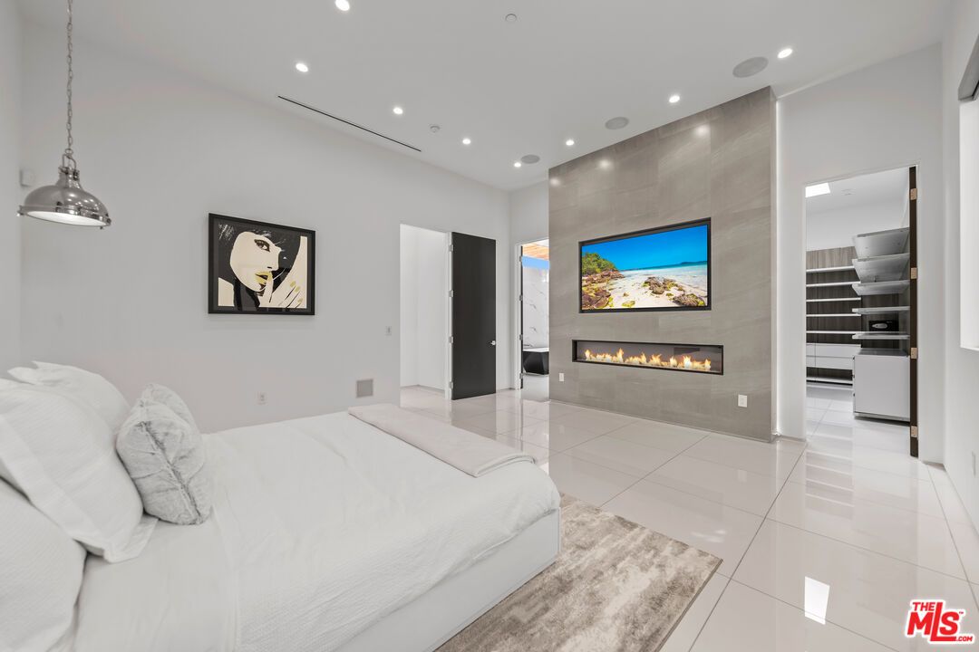 Bedroom, Fireplace, Interior, Pendant Lights, Recessed Lighting