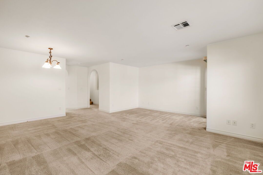 Empty room, Interior, Pendant Lights