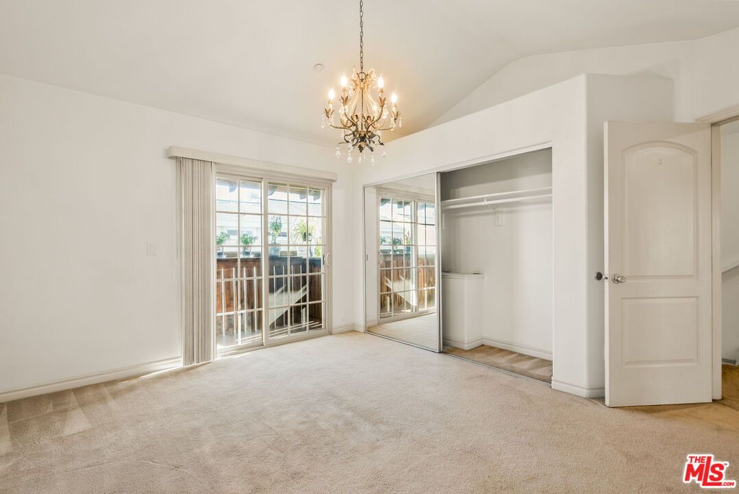 Chandelier, Empty room, Interior