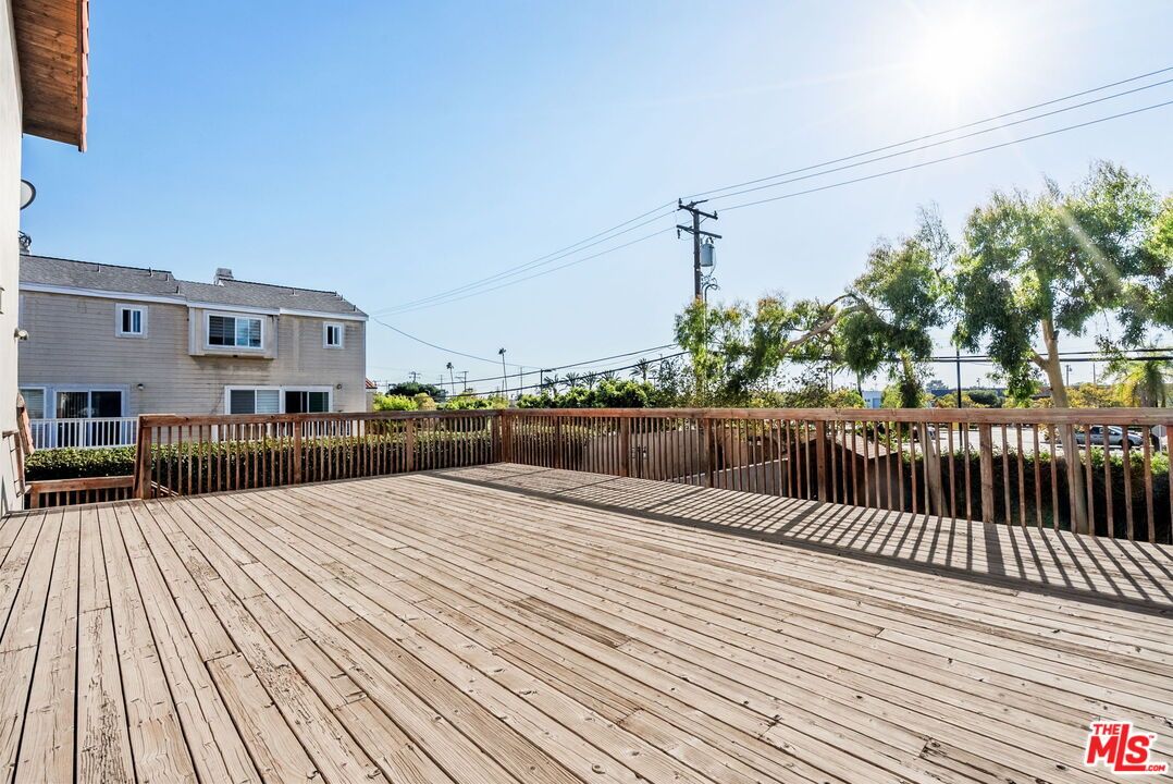 Exterior, Wood Texture Flooring