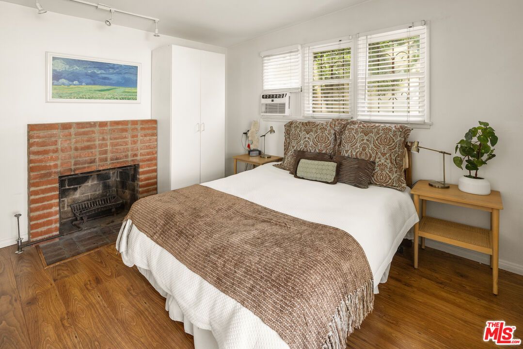Bedroom, Fireplace, Interior, Wood Texture Flooring