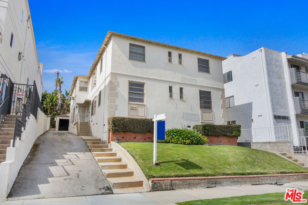 Exterior, Facade, Spanish Mediterranean