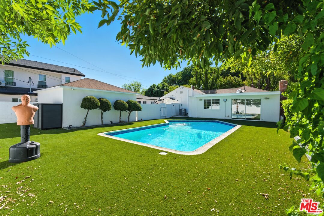 Backyard, Exterior, Pool