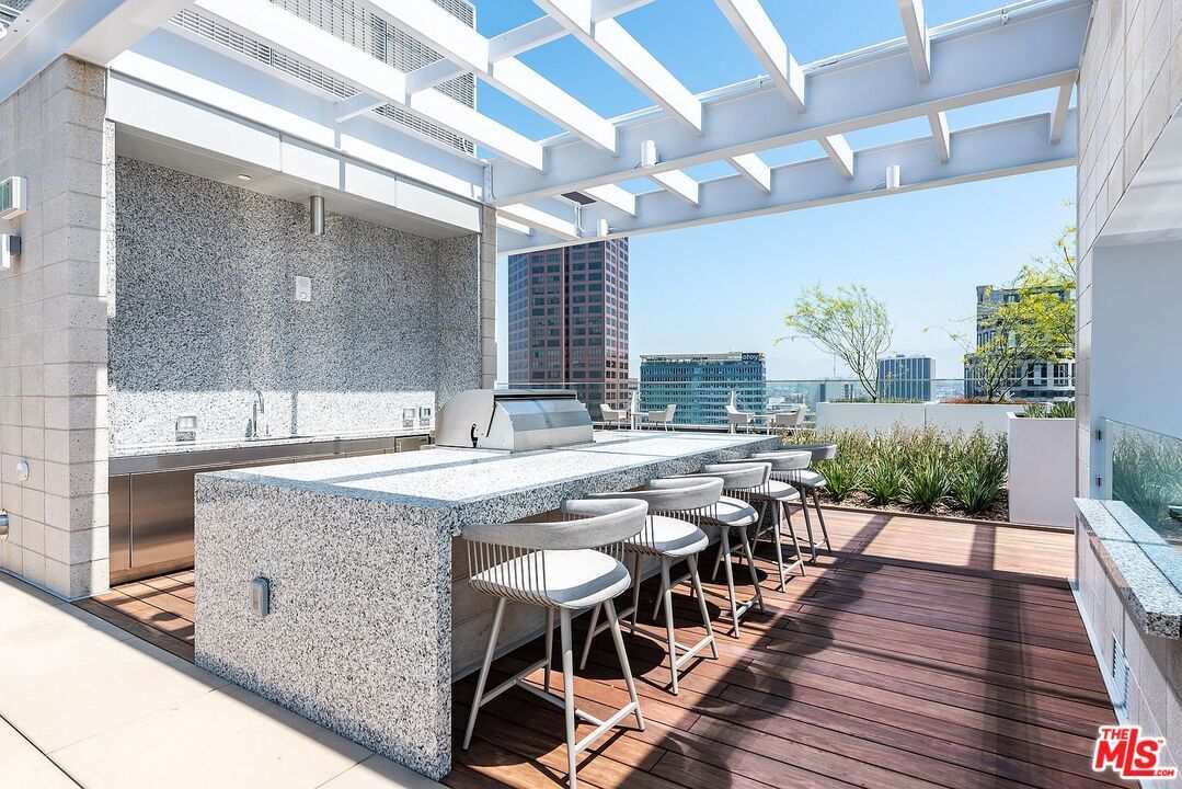 Exterior, Outdoor Kitchen