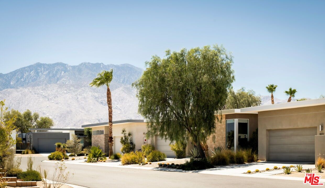 Attached, Exterior, Facade, Modern