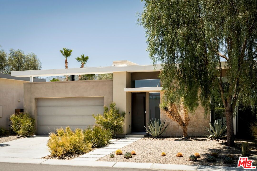 Attached, Exterior, Facade, Modern
