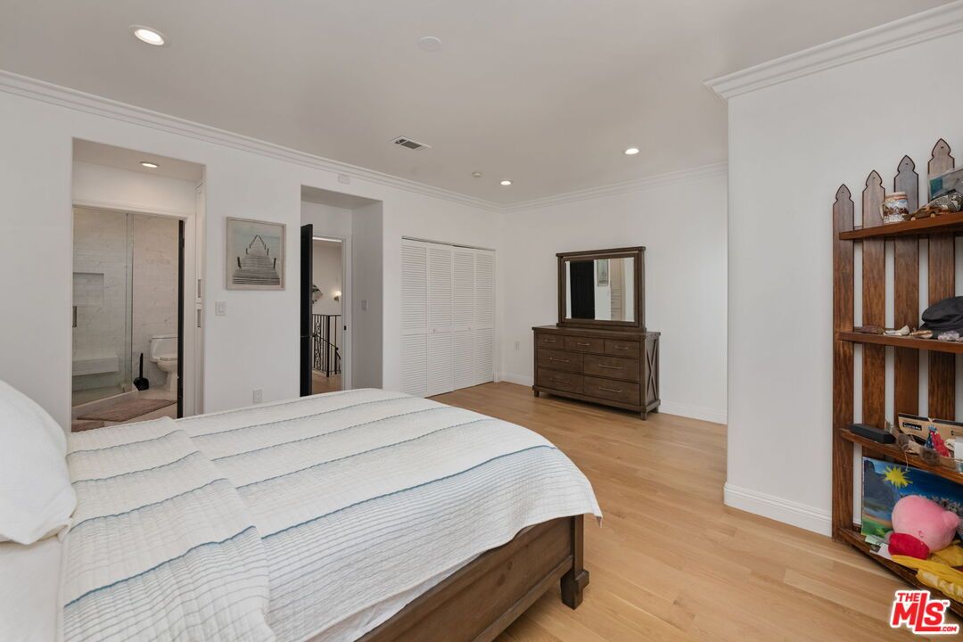 Bathroom, Bedroom, Interior, Recessed Lighting, Wood Texture Flooring