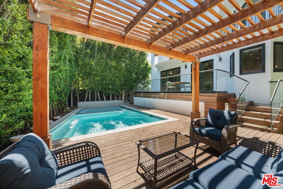 Exterior, Hot Tub, Pool
