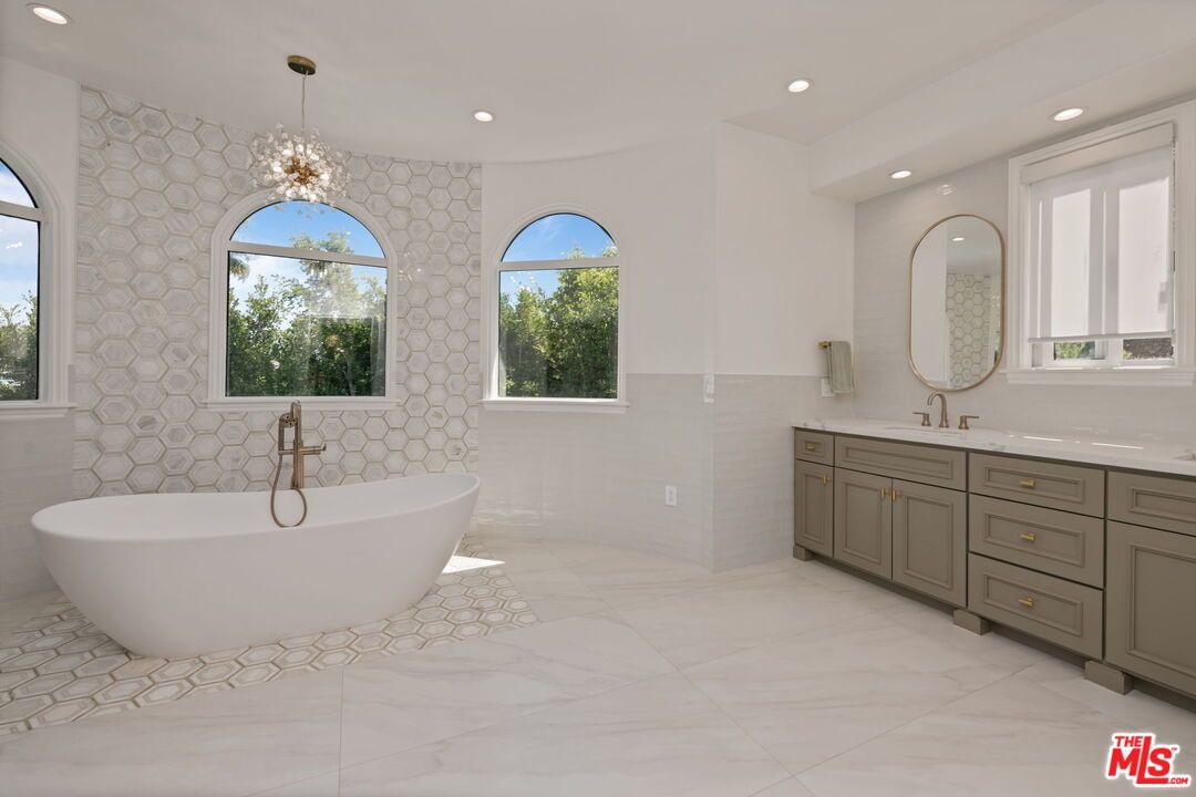Bathroom, Dual Sink Vanities, Free Standing Baths, Interior, Pendant Lights, Recessed Lighting