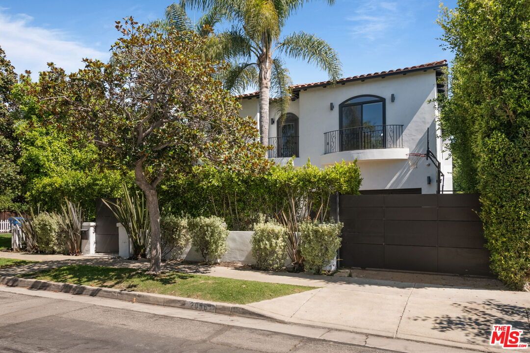 Attached, Exterior, Facade, Spanish Mediterranean