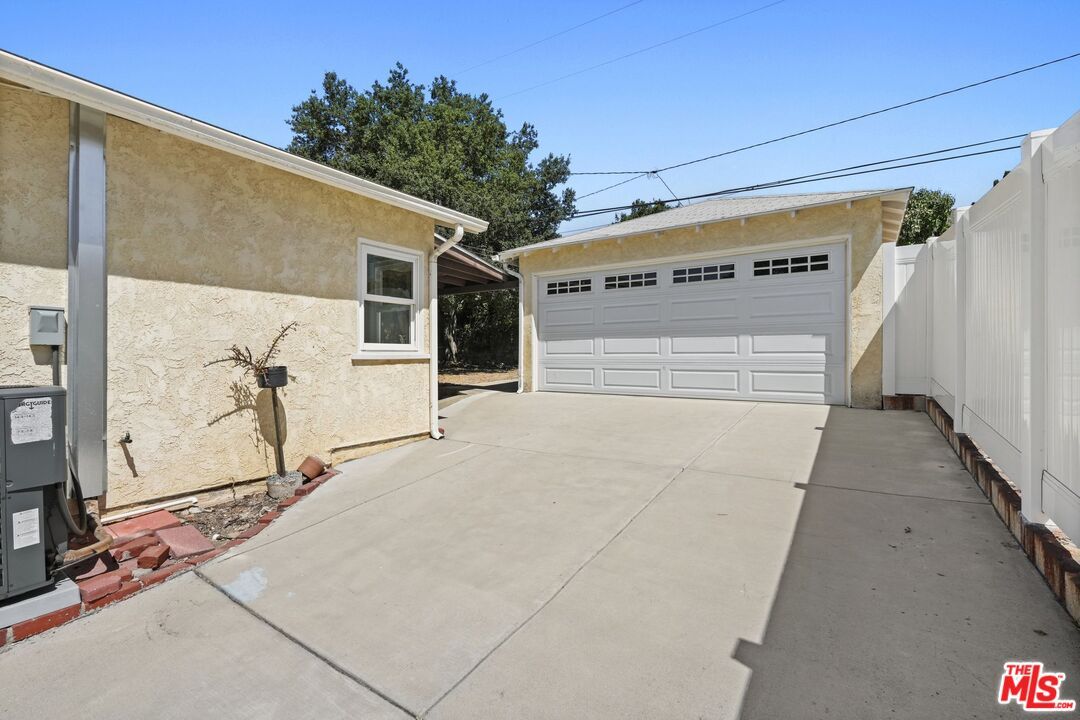 Detached Garage, Exterior
