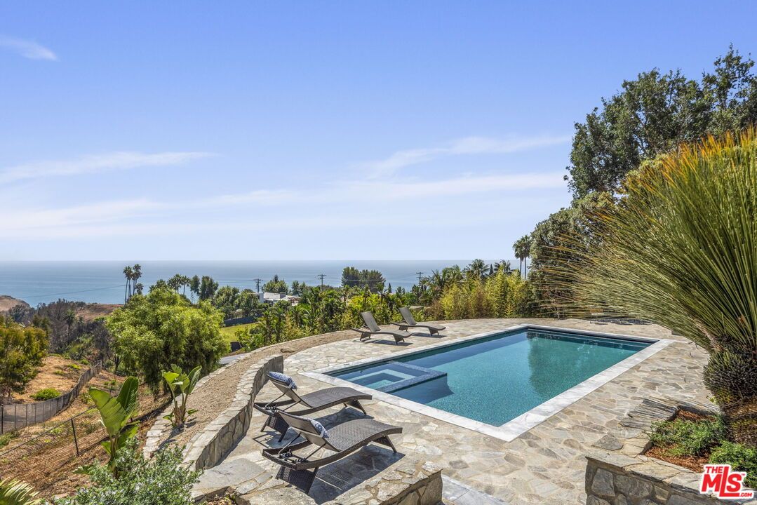 Exterior, Pool, Water