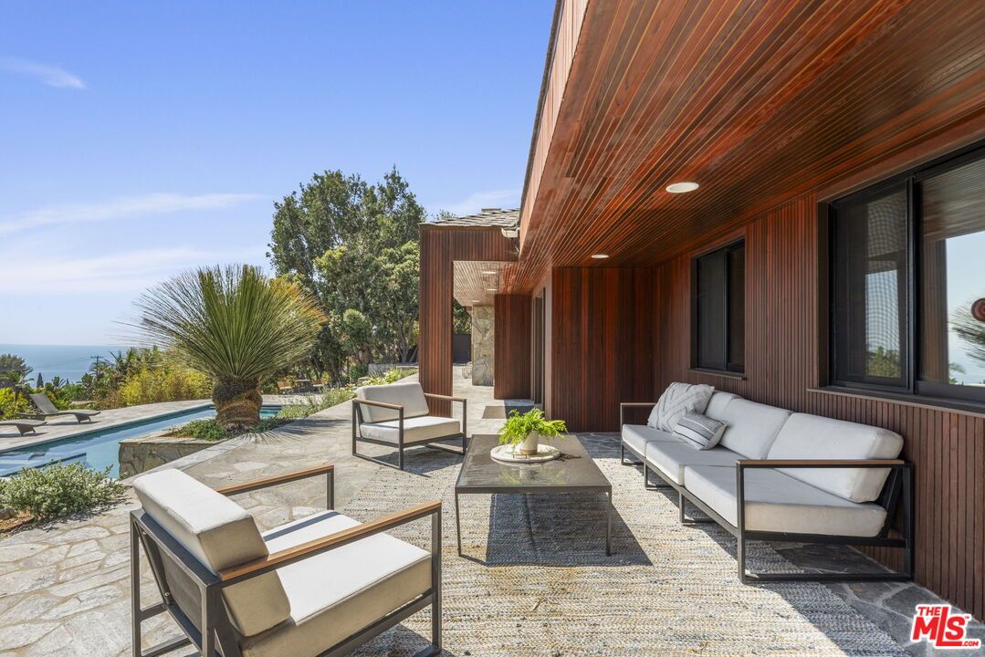 Exterior, Pool, Water