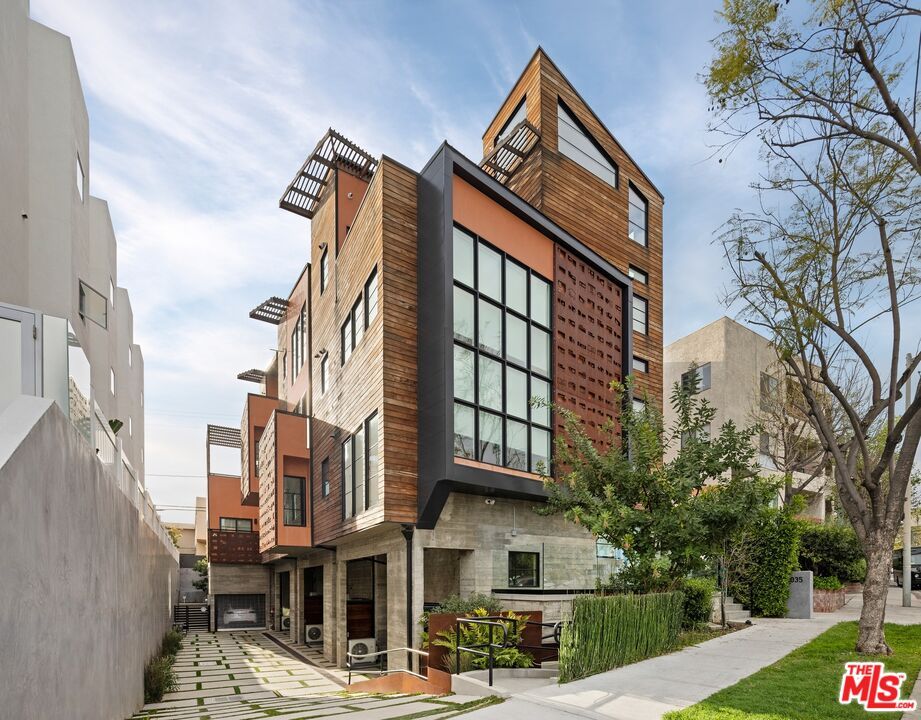 Exterior, Facade, Condo Building