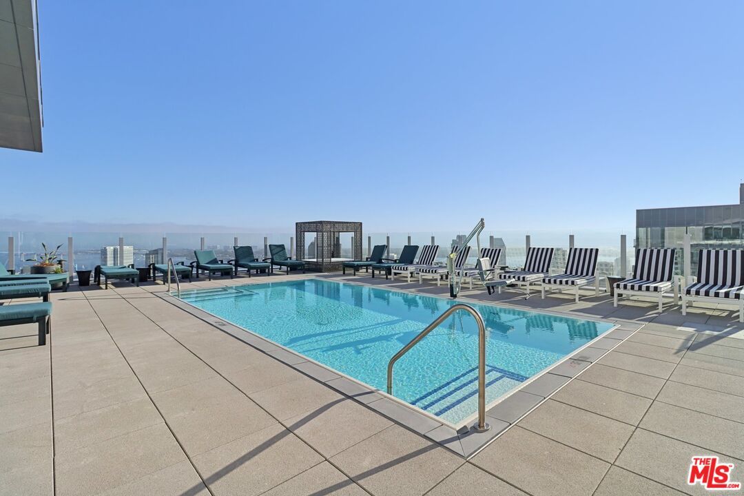 Exterior, Pool, Water