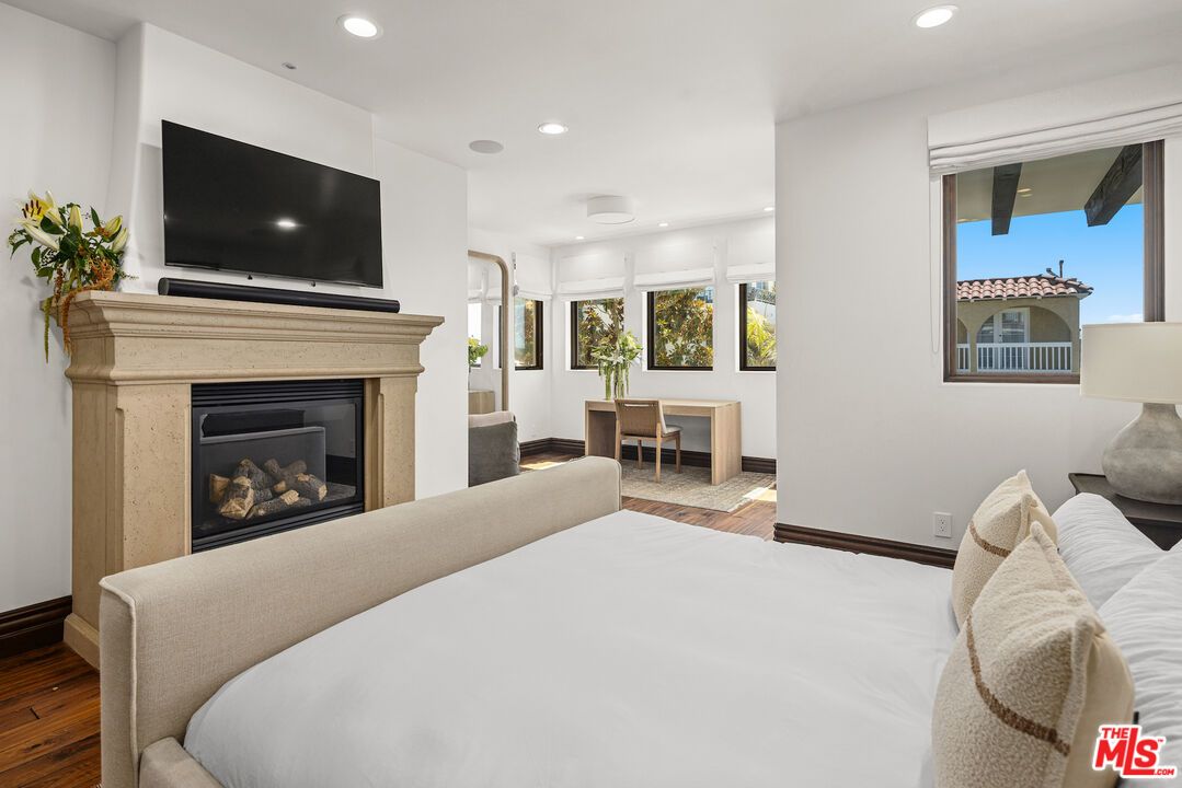 Bedroom, Fireplace, Interior, Recessed Lighting, Wood Texture Flooring