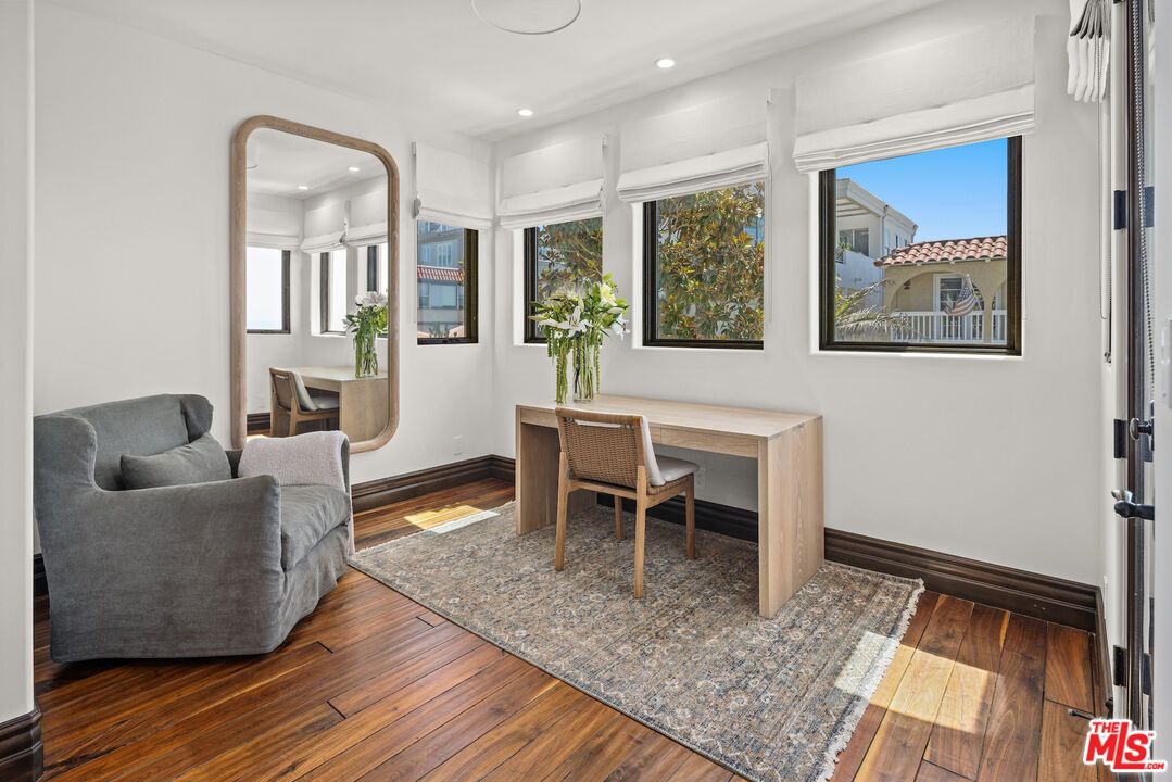 Home Office, Interior, Recessed Lighting, Wood Texture Flooring
