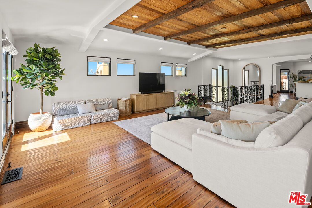 Interior, Living room, Recessed Lighting, Wooden Beams, Wooden Ceilings, Wood Texture Flooring