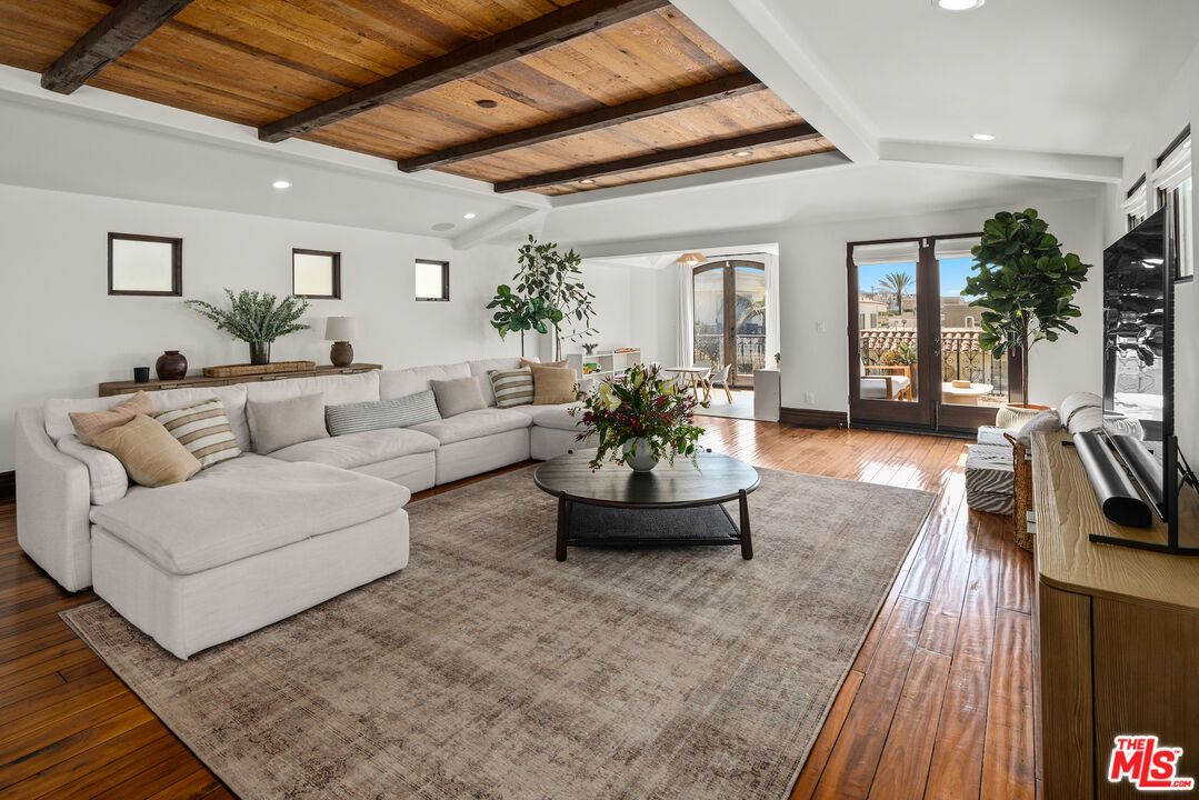 Interior, Living room, Recessed Lighting, Wooden Beams, Wooden Ceilings, Wood Texture Flooring
