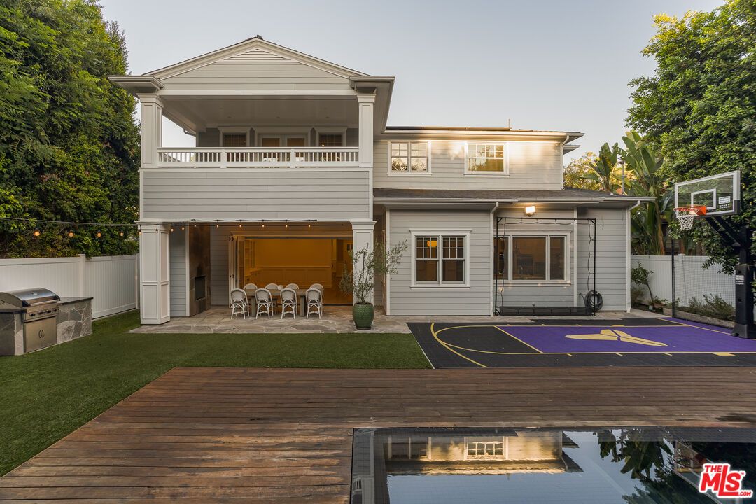Exterior, Outdoor Kitchen