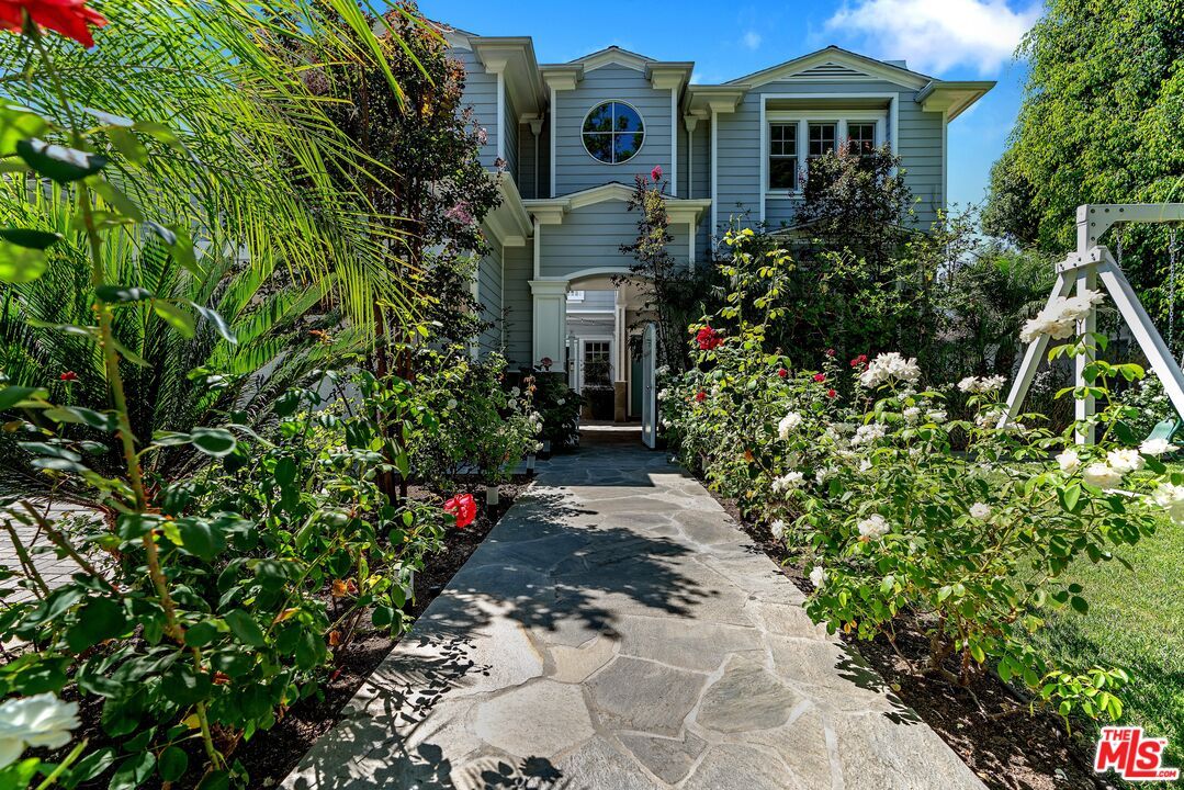 Exterior, Facade, Queen Anne Victorian