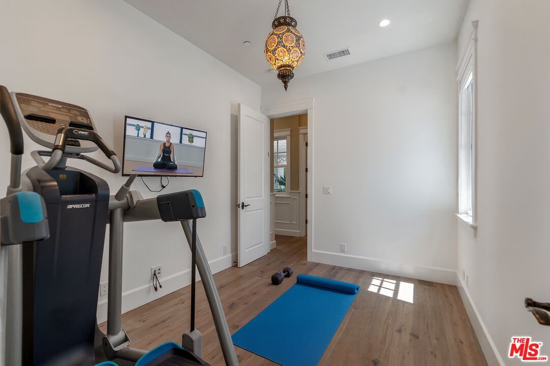 Fitness Equipment, Interior, Recessed Lighting, Wood Texture Flooring