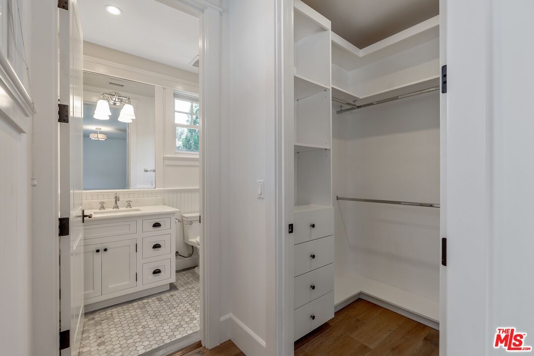 Bathroom, Interior, Recessed Lighting, Walk-in Closets, Wood Texture Flooring