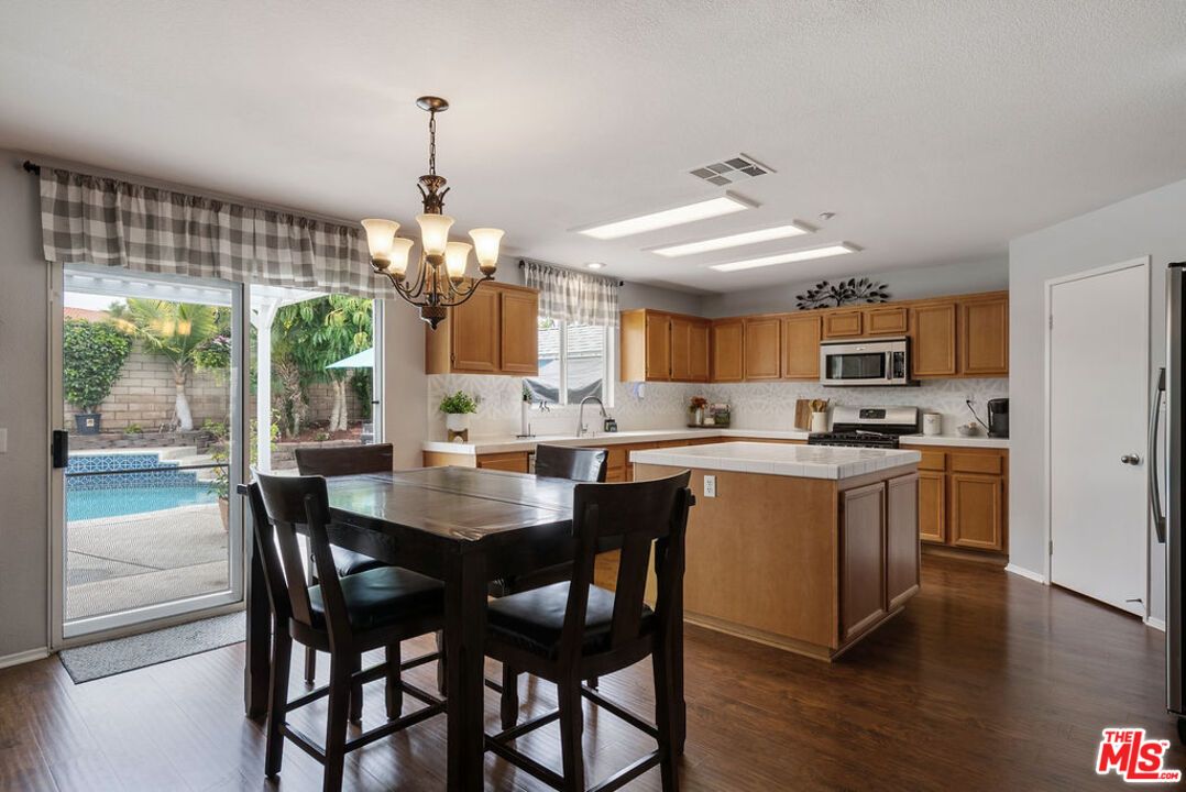 Chandelier, Dining room, Interior, Kitchen, Recessed Lighting, Stainless Steel Appliances, Wood Texture Flooring