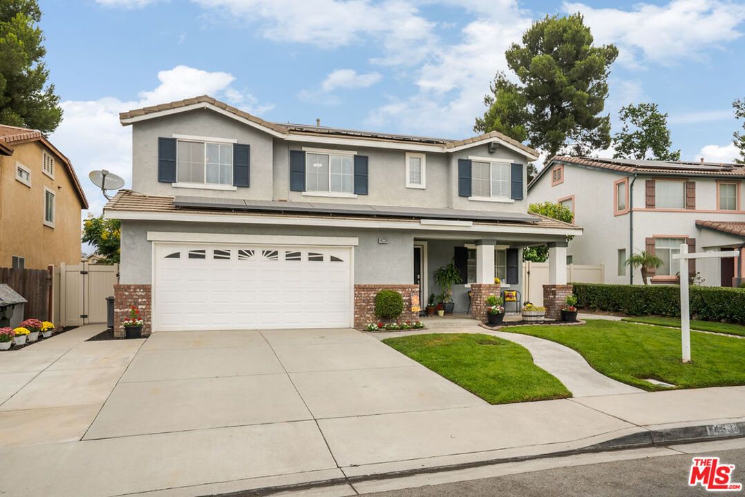 Attached, Exterior, Facade, Mediterranean