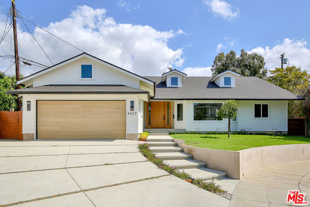 Attached, Exterior, Facade, Ranch