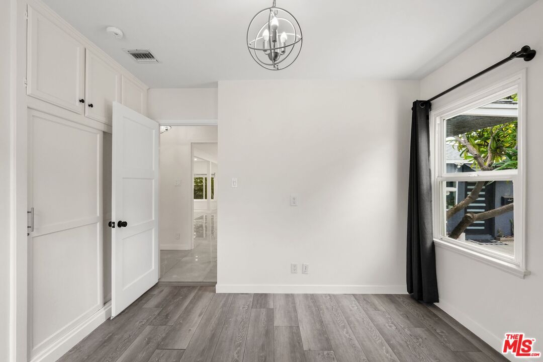 Empty room, Interior, Pendant Lights, Wood Texture Flooring