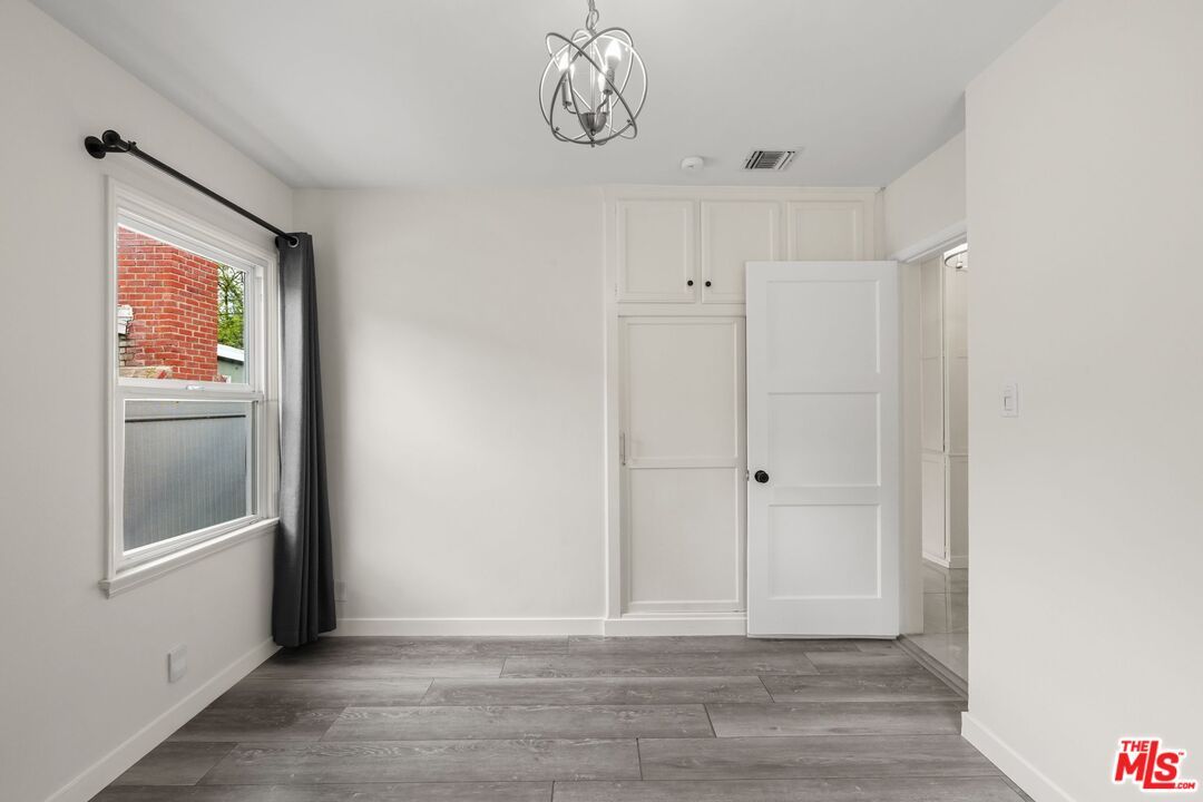 Interior, Pendant Lights, Wood Texture Flooring