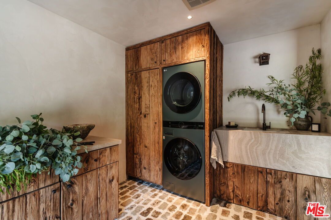 Interior, Recessed Lighting, Utility Closets, Washer