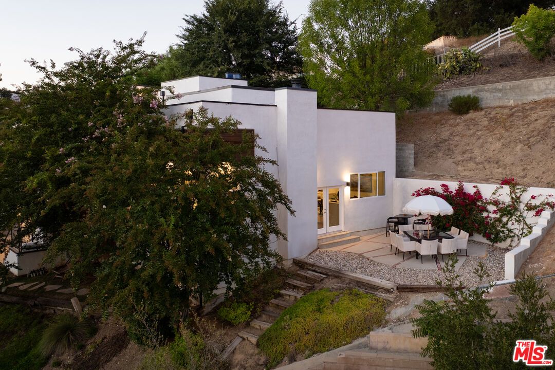 Exterior, Facade, Modern