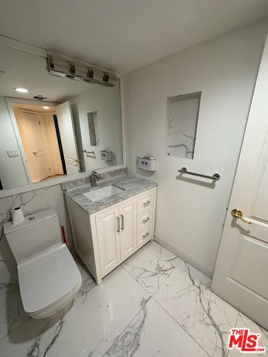 Bathroom, Dual Sink Vanities, Interior, Marble, Recessed Lighting