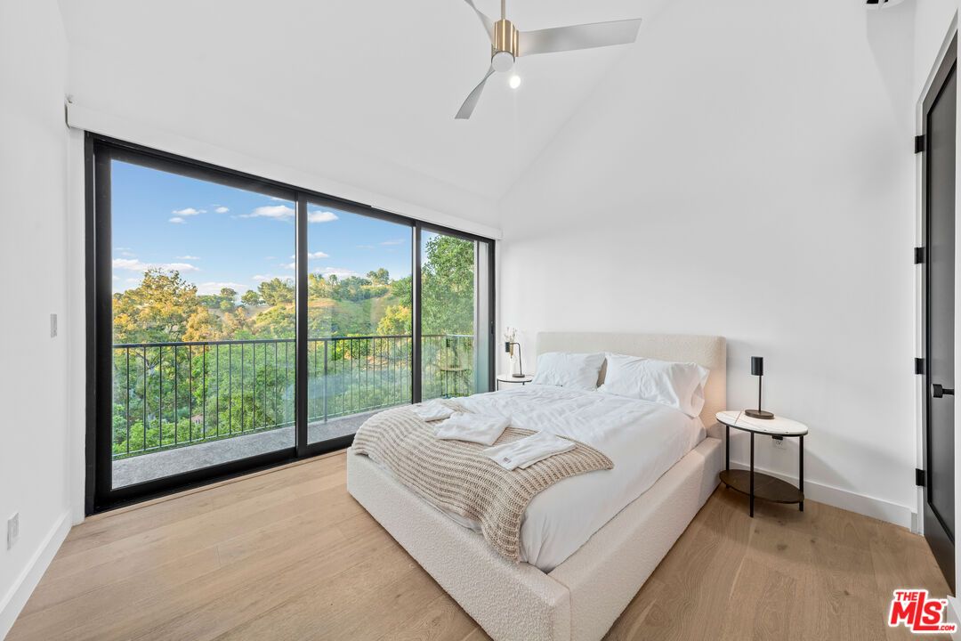 Bedroom, Interior, Water, Wood Texture Flooring