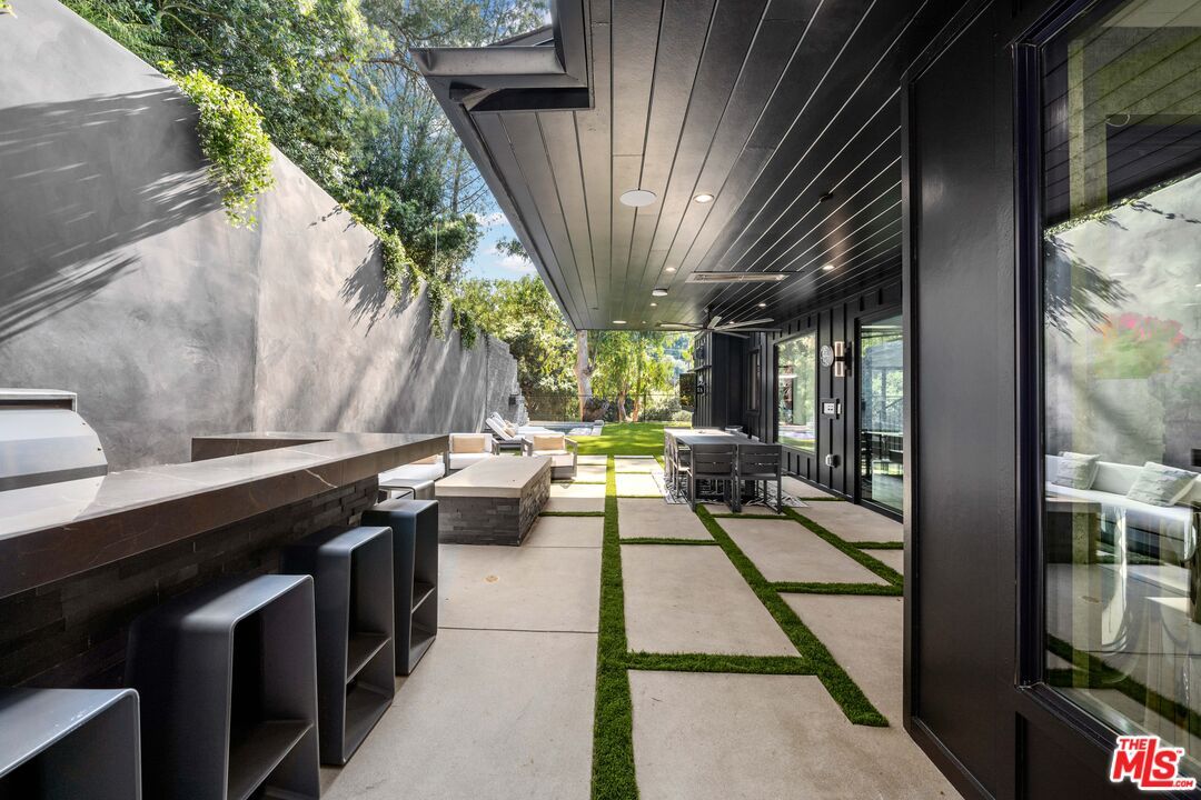 Exterior, Outdoor Kitchen